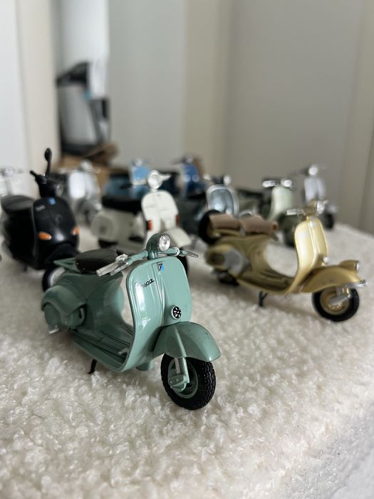26 miniaturas Vespa