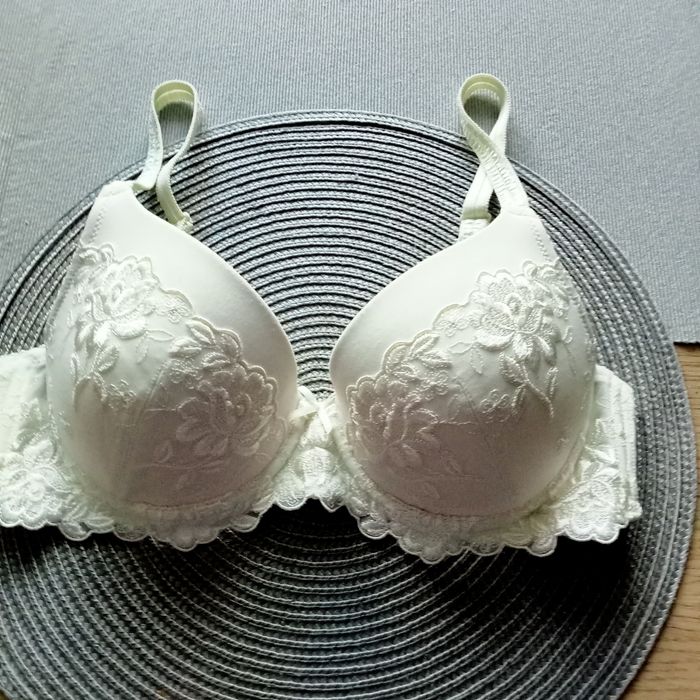 Biustonosz push up Triumph 70B