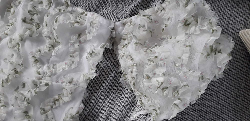 Blusa com folhos em verde e branco