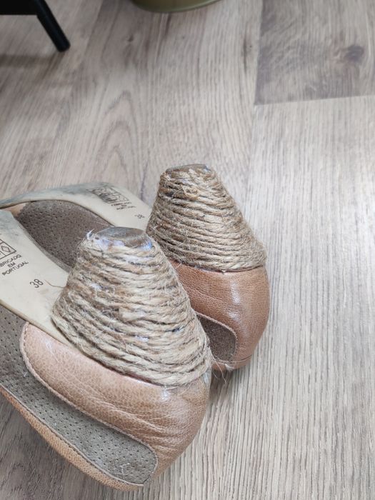 Sapatos em pele tamanho 38