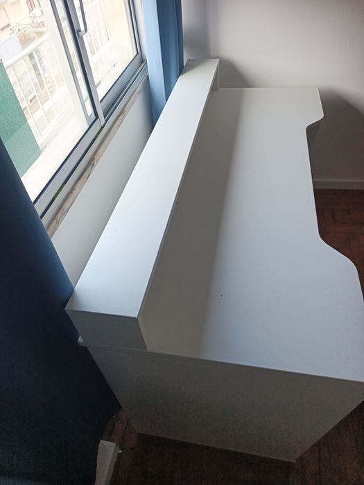 Secretária Branca Moderna – Ótimo Estado