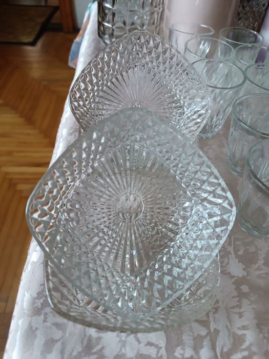 Стакани, бокали, кувшини