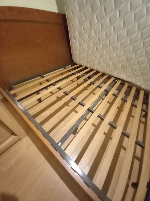 Cama de casal com colchão e estrado