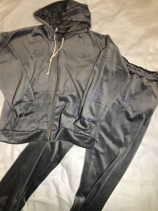 Спортивні костюми велюрові