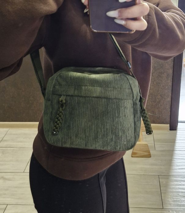 Маленька сумочка через плече з вельвету