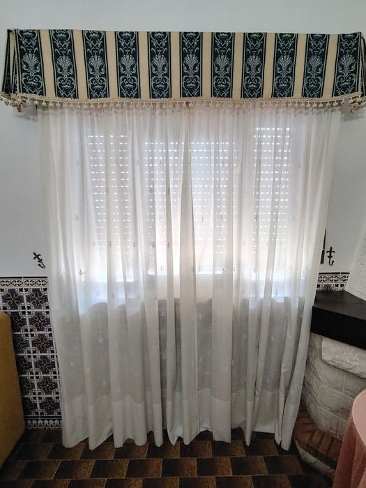Cortinados usados com sanefa