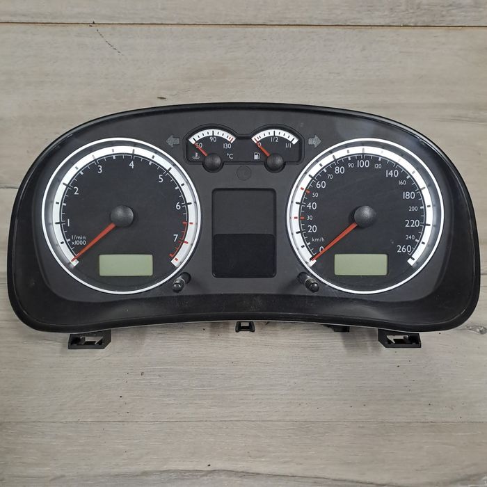 Licznik VW Golf Bora lift benzyna . Stan idealny