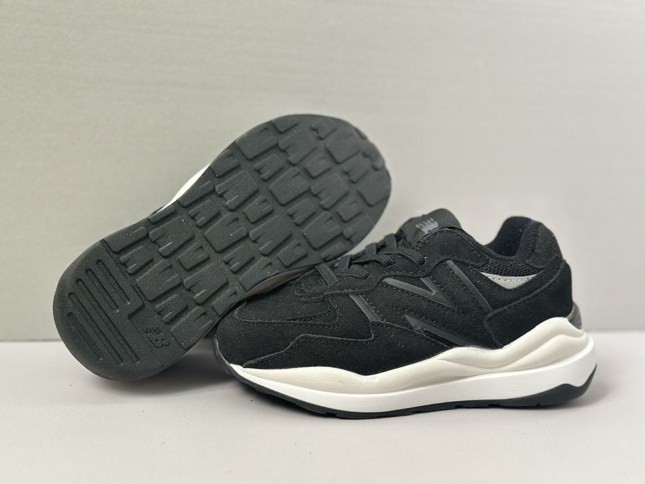 Дитячі кросівки New Balance Junior 5740 Black, розміри 26-37
