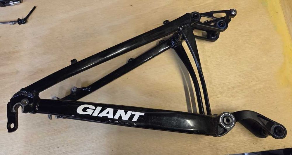 Tylny wachacz Giant Anthem koło 26 qr 135 kompletny