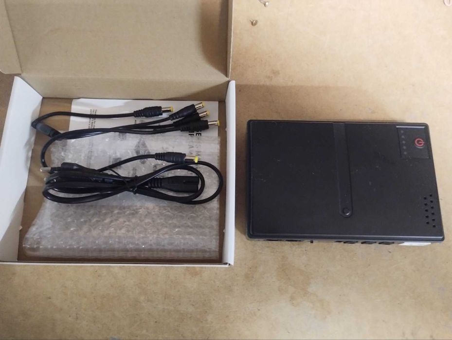 Міні UPS, ДБЖ для роутера DC1018L. 18 Вт, змінні батареї