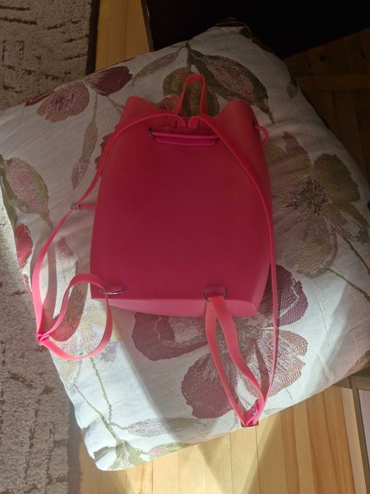 Силиконовый рюкзак розовый детский