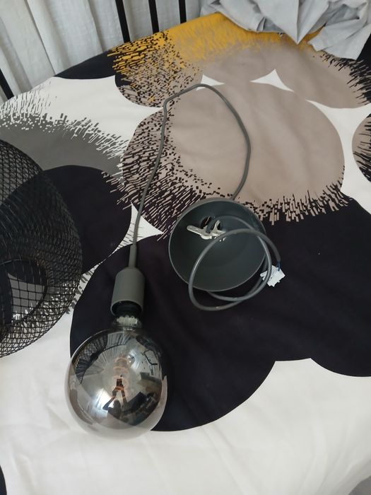 Candeeiro de tecto do ikea com lâmpada
