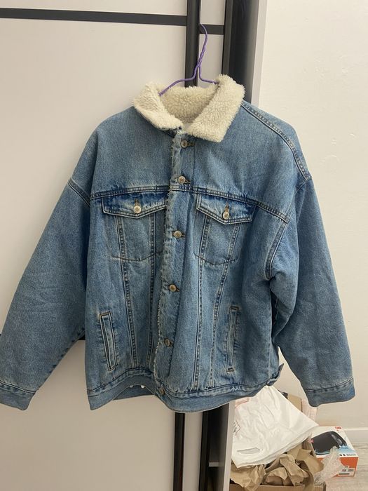 Чоловіча джинсова куртка на овчині зимова утеплена хутром блакитна