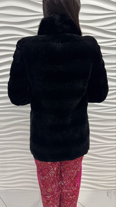 Продам натуральну шубу мутон з норковим коміром