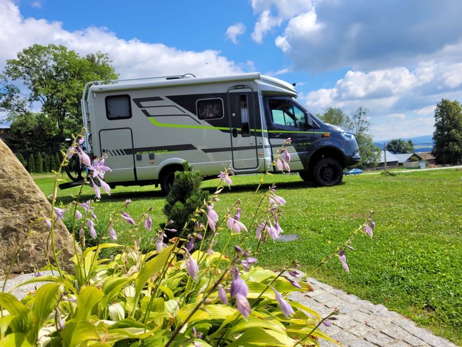 Camping z widokiem na Tatry, Nad jeziorem Czorsztyńskim  Camper Stop
