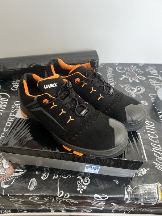 Buty robocze Uvex . 45