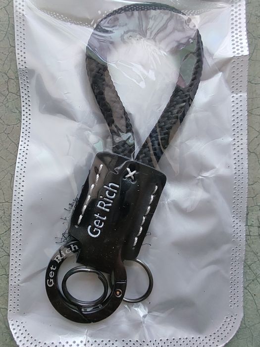 Brelok do kluczy  Get Rich nowy