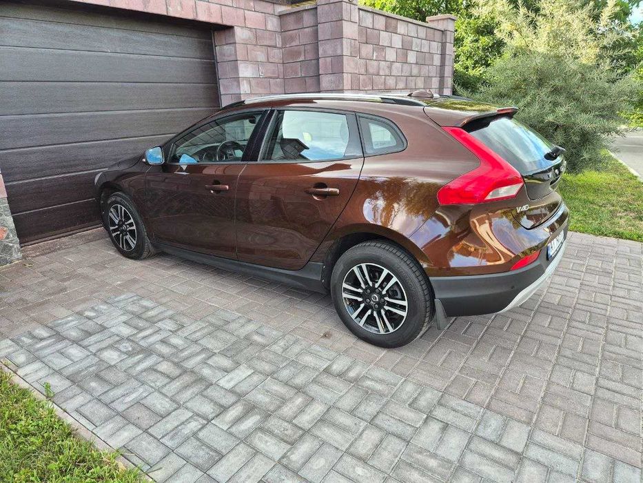 Автомобіль Volvo V40 Cross Country 2018