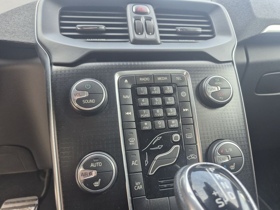 VOLVO V40 D2 R-DESIGN 2019