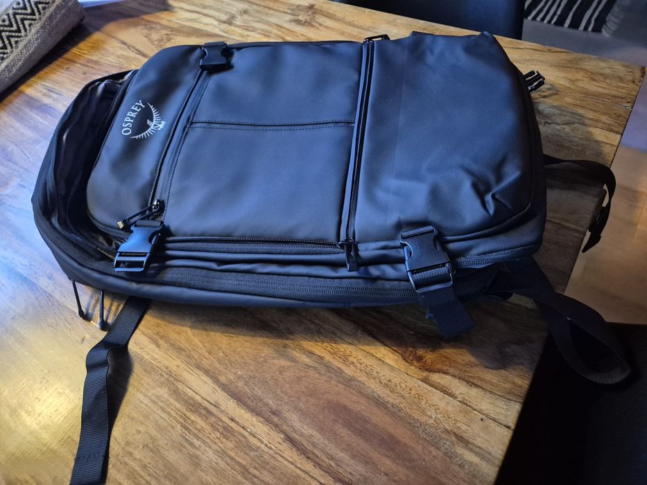 Plecak podrozny Osprey 40L otwierany jak walizka laptop