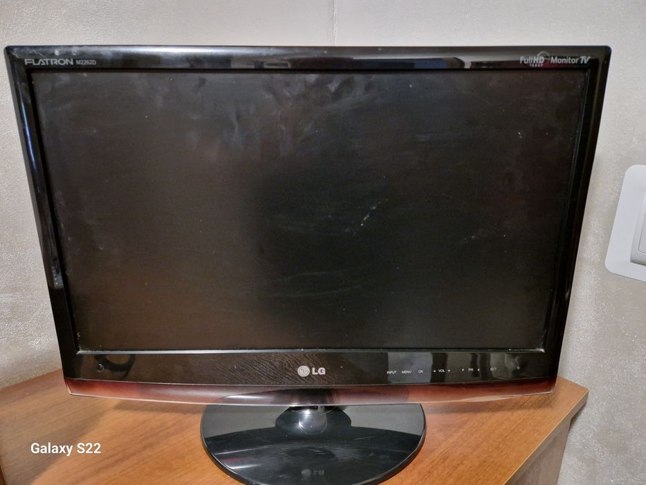 LG  Flatron M2262D