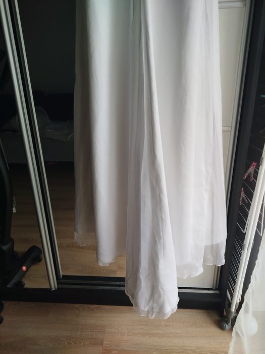 Suknia ślubna z perełkami