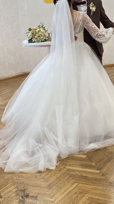 Весільна сукня
