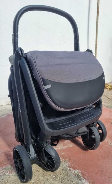 Carrinho Passeio Kinderkraft leve, prático e como novo