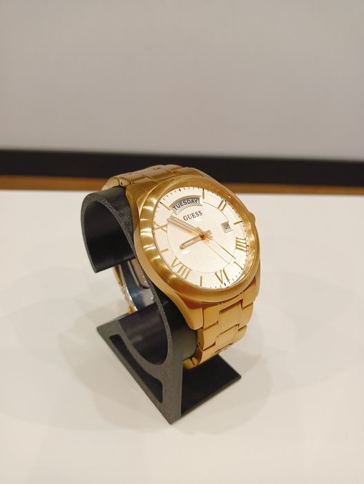 GUESS Gold Elegance – Klasa, Styl i Blask w Jednym!
