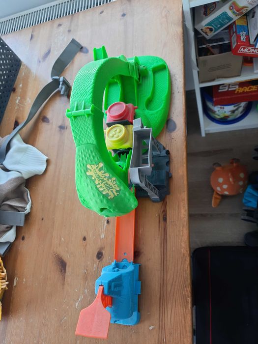 Hot Wheels City Jadowita kobra dla autek