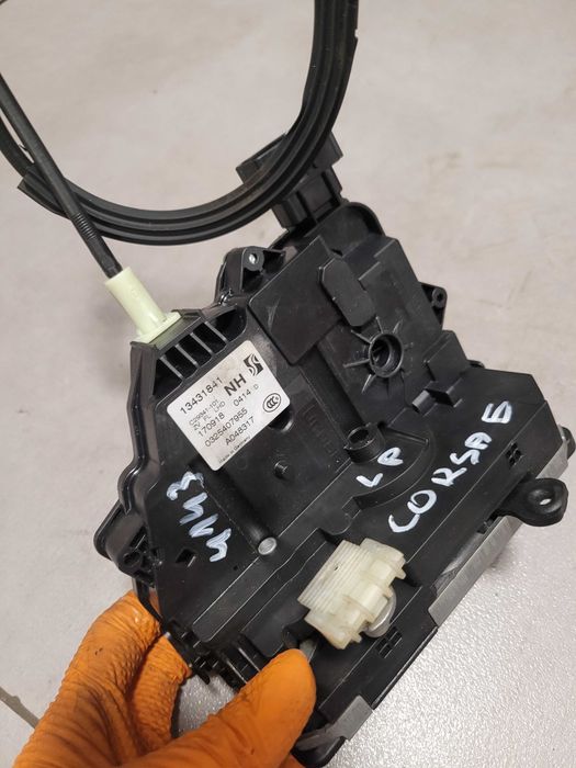 Zamek drzwi lewy przód lewy przedni Opel Corsa E 134.318.41 6-PIN