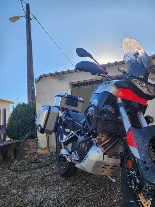 Aprilia tuareg como nova