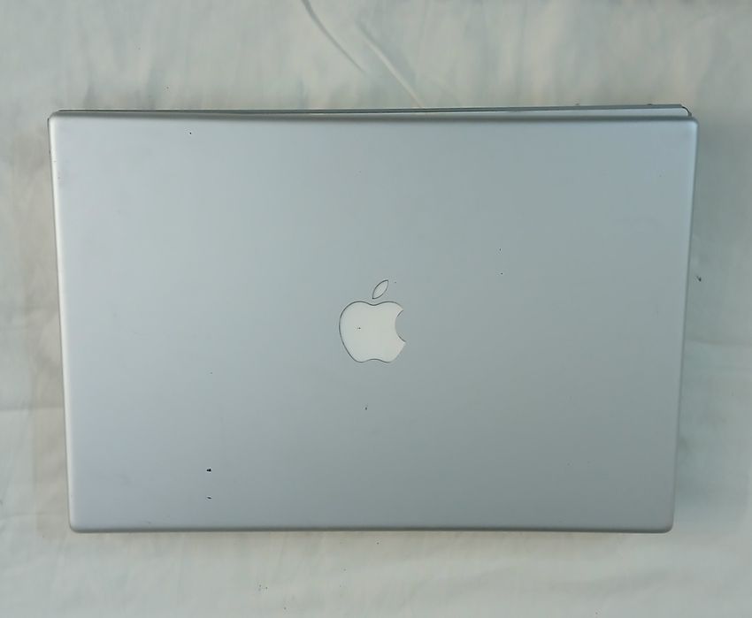 Portatil Mac Carcaça  para Arranjo ou para tirar peças modelo nas foto