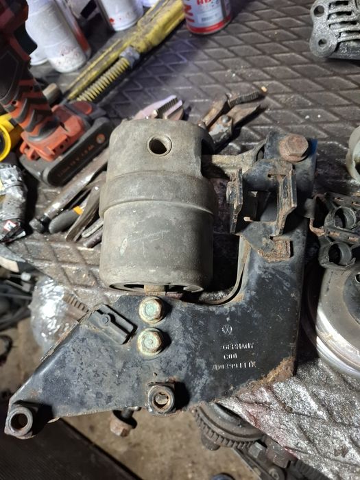 Продам подушкі двигуна 1.9 2.4 2.5 фольксваген  т4