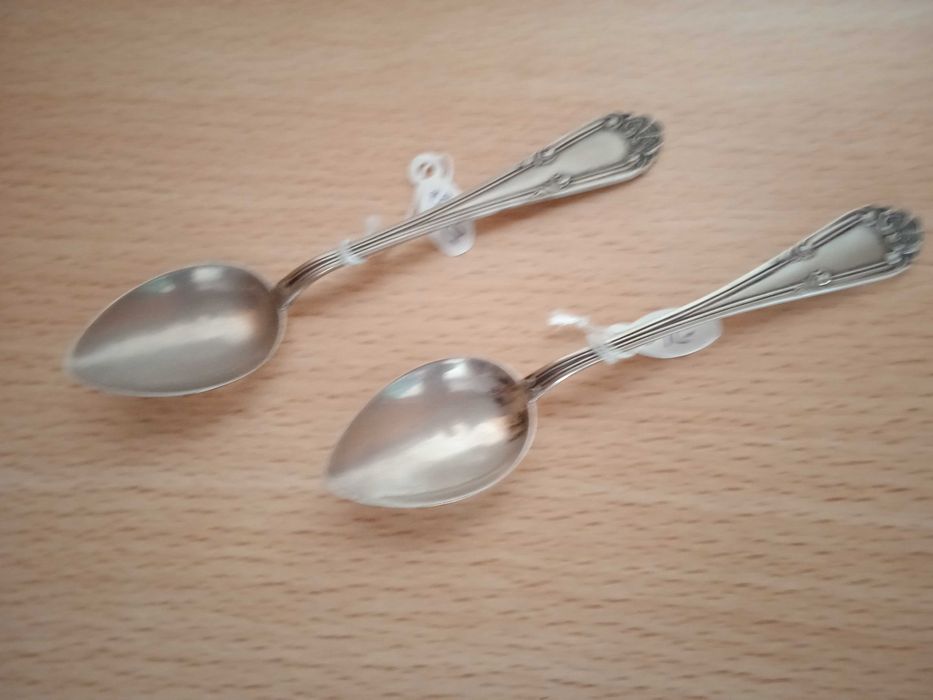 Duas colheres de café, em prata, antigas