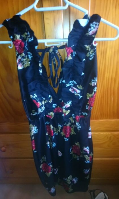 Vestido justo costas abertas