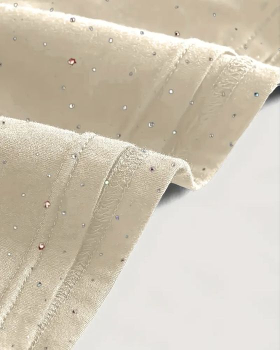 Топ на бретелях з блискітками