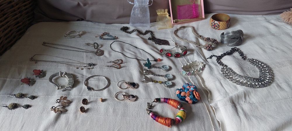 Bijuterias e acessórios para senhora