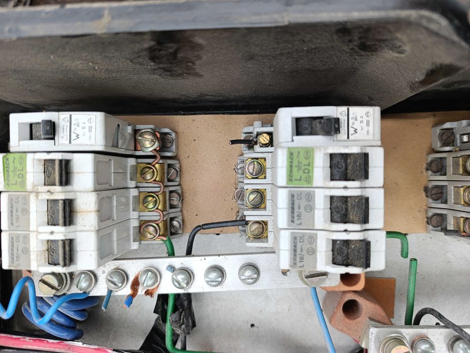 Рубильник (автомат) с предохранителем E91/32 (E92/32)