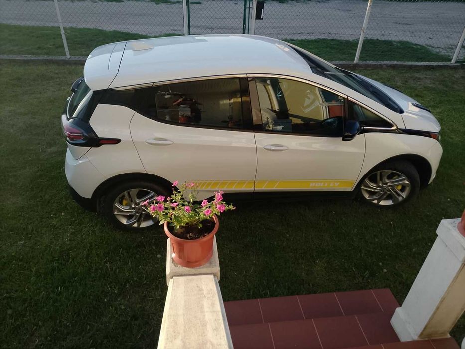 Продам Chevrolet Bolt EV 1LT