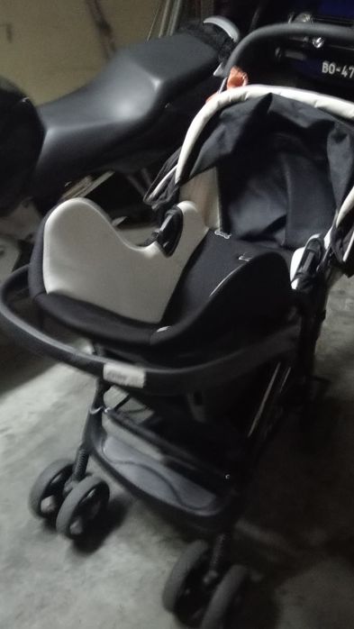 Carrinho de bebe com ovo