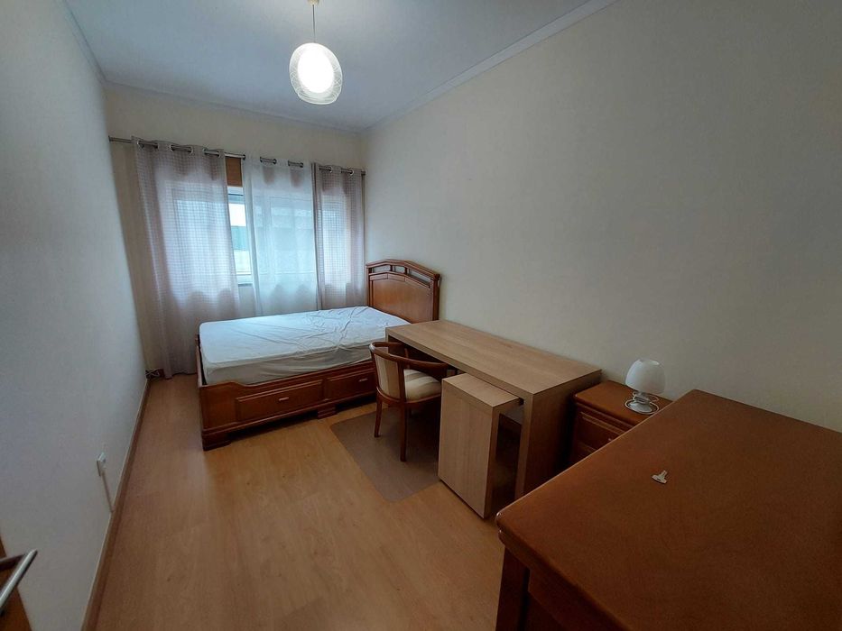 Quarto para arrendar em T2