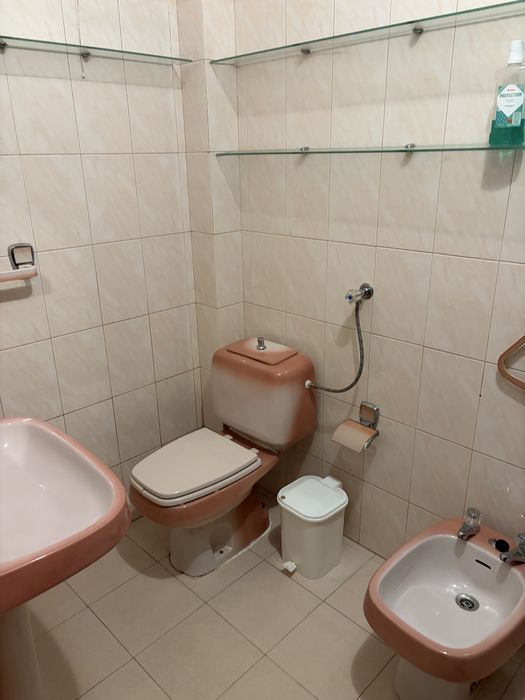 Aluga-se quarto com varanda a trabalhador (preferência)