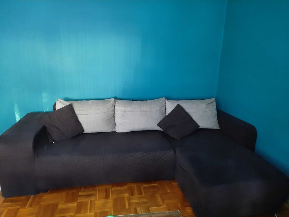 Kanapa narożna z pufami