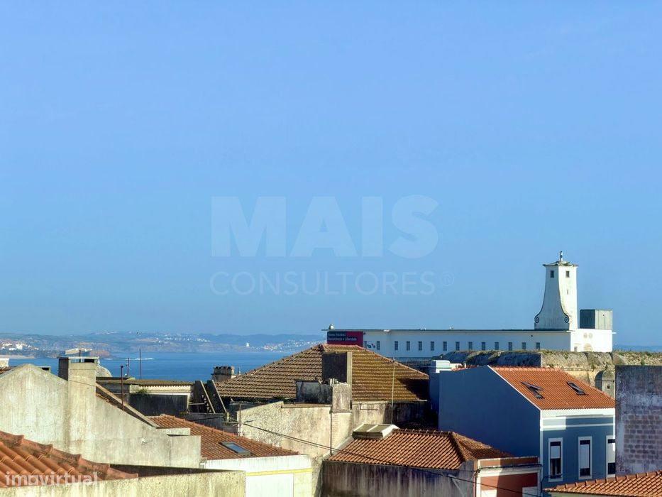 Apartamento T2 para Remodelar no Centro de Peniche – Excelente Opor...