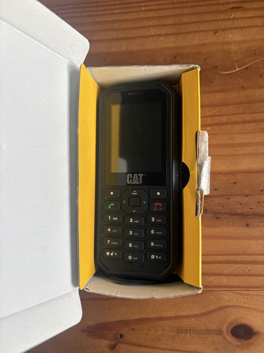 Telemóvel CAT B26 (2.4'' - Dual SIM - Preto)