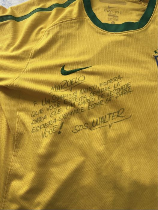 Camisa do brasil autografada do marcelo
