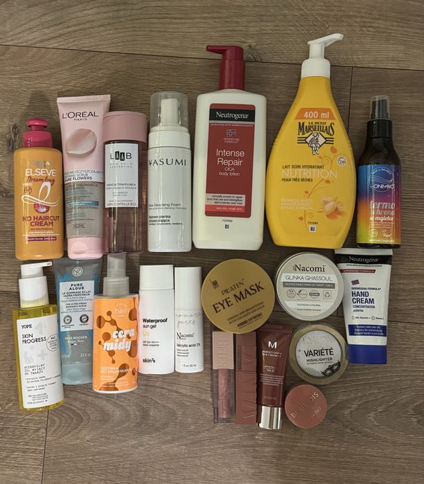 Zestaw kosmetyków *cena za całość*