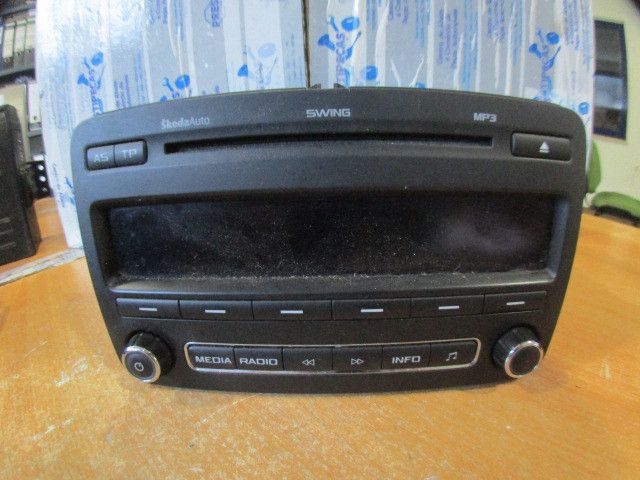 Rádio / auto-rádio SKODA Fabia II Break (545, 5J)