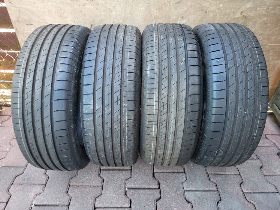 GoodYear EffectialGrip 215/55/18 95ah